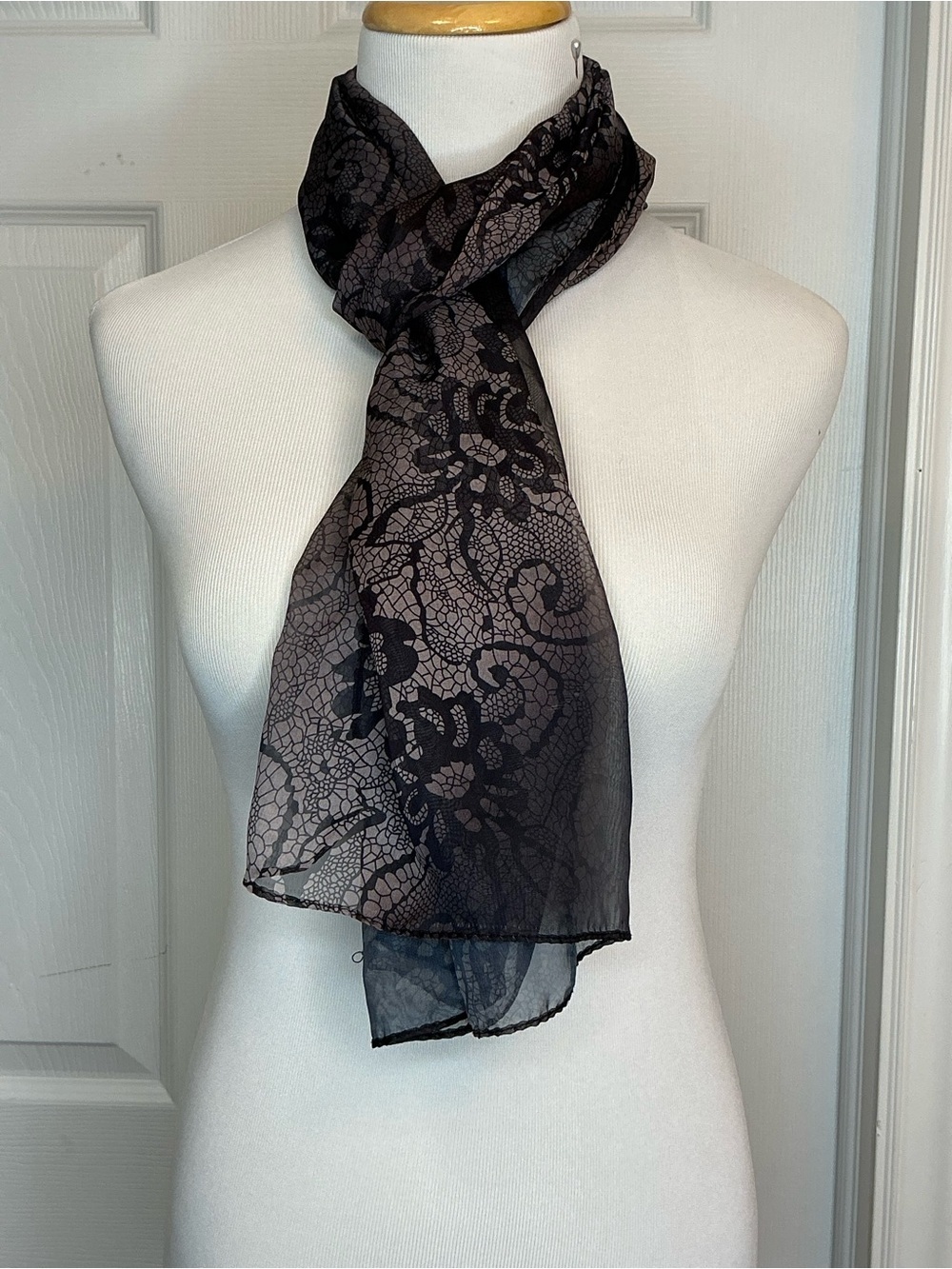 2044 - Elegant Black Lace-Pattern Women's Scarf